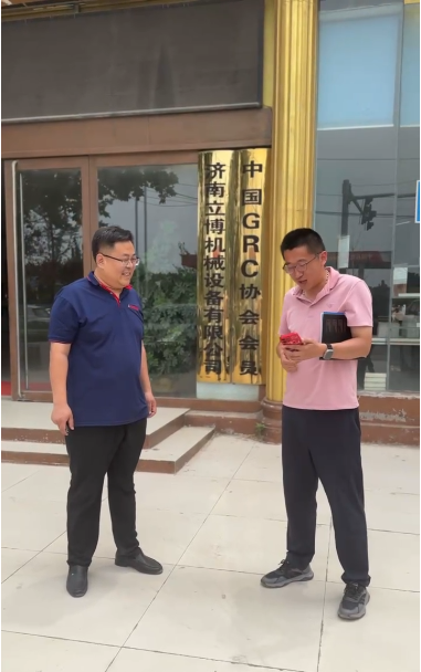 Jiangxi Customer Visitationes Our Factory to Discuss Lightweight Concrete Wall Panel Faciens Equipment